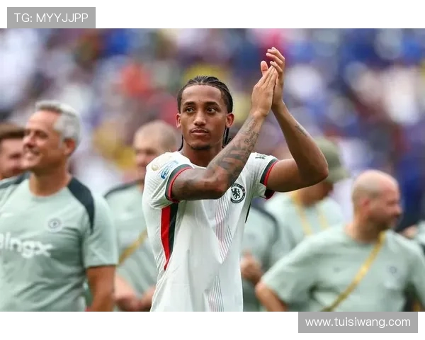 若昂内维斯:从天赋少年到足球赛场的璀璨明星之路